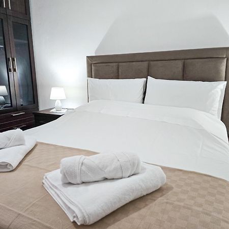 Lake Park 2Br Apartment Tirana Esterno foto