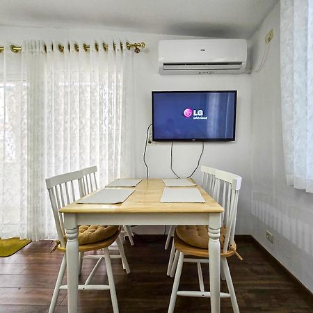 Lake Park 2Br Apartment Tirana Esterno foto
