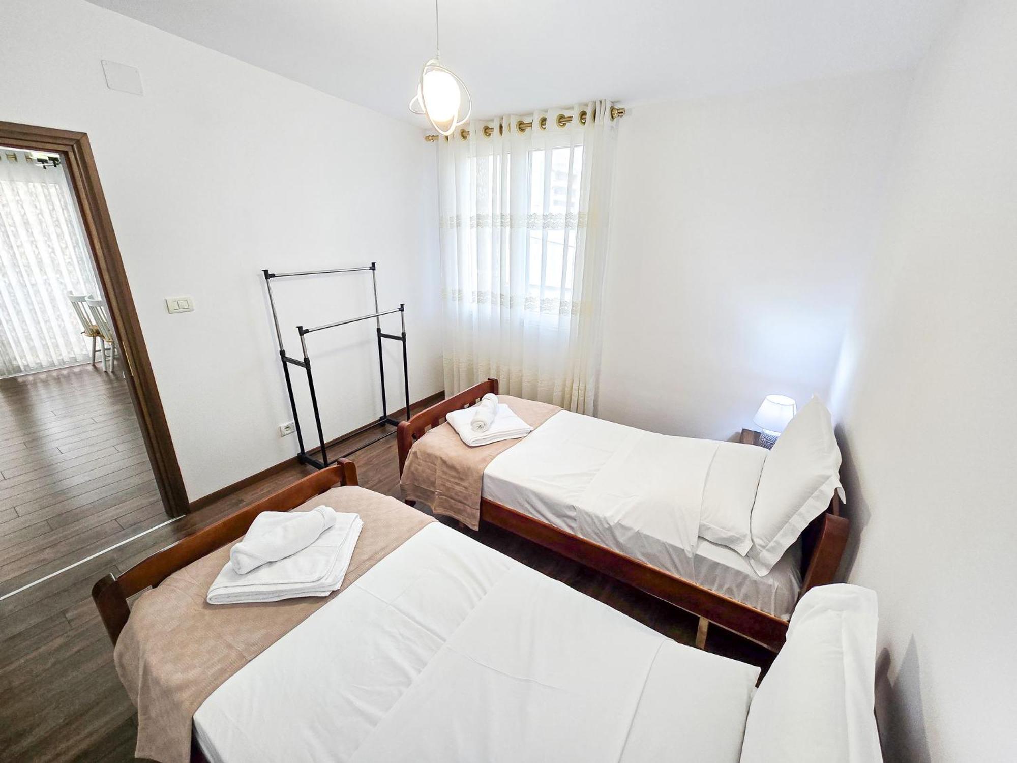 Lake Park 2Br Apartment Tirana Esterno foto