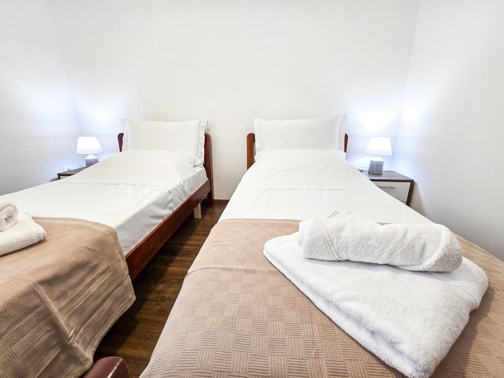 Lake Park 2Br Apartment Tirana Esterno foto