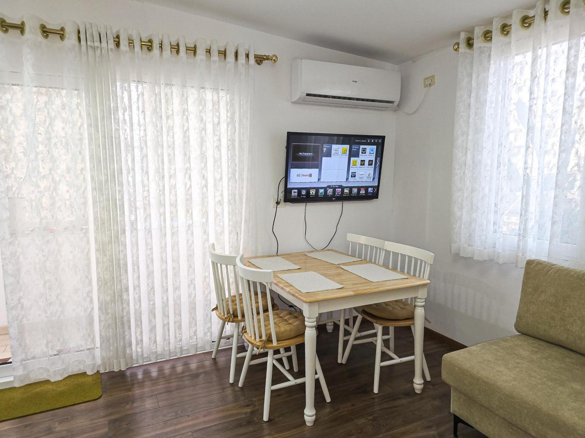 Lake Park 2Br Apartment Tirana Esterno foto